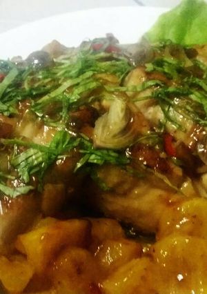 Hình của món Đùi gà áp chảo sốt dứa.