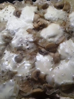 Una foto de Tarta cebollada con champiñones
