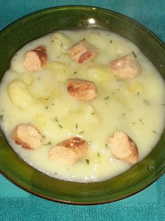 Csirkemellből készült házi virsli burgonyafőzekkel gm és tm recept fotója
