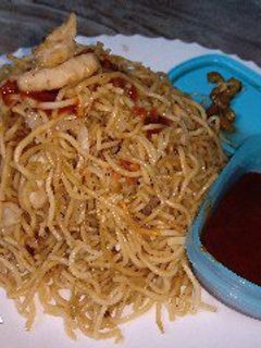 চিকেন চাউমিন (chicken chowmin recipe in Bengali) রেসিপির প্রধান ছবি