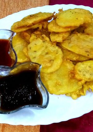 A picture of Aloo Kay pakoray.