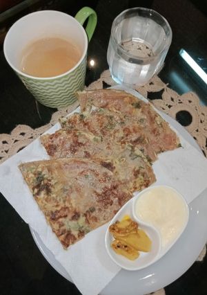 A picture of Omelette Paratha..