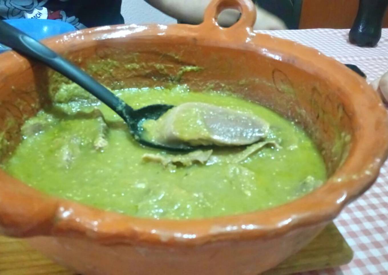 Lengua de res en chile verde