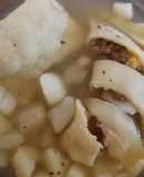 "Maultaschensuppe" (pasta rellena en caldo)
