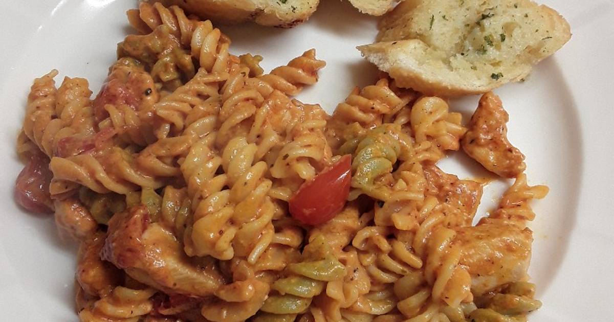 Chicken & Tomato pasta in Mascarpone sauce Recipe by Julianne - Cookpad