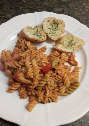 A picture of Chicken & Tomato pasta in Mascarpone sauce.
