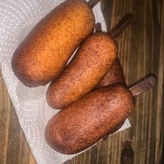 A picture of Boerewors Corn dog 🌽🐶.