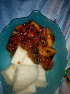 Dafaffiyar doya da miyar plantain ainihin hoton girkin