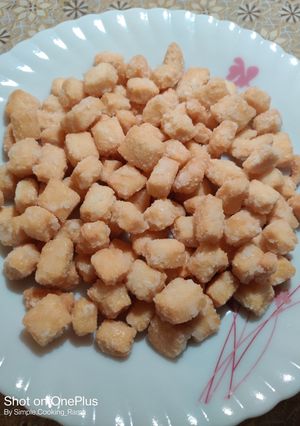 A picture of Sakar Pare or Meethi Mathri.