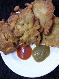 ক্যাপ্সিকাম,গাজর প্যানকেক (capsicum gajor pancake recipe in bengali) রেসিপির প্রধান ছবি