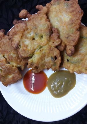 ক্যাপ্সিকাম,গাজর প্যানকেক (capsicum gajor pancake recipe in bengali) রেসিপির প্রধান ছবি