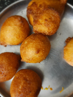 இனிப்பு போண்டா (Inippu bonda Recipe in tamil) செய்முறை முக்கிய புகைப்படம்