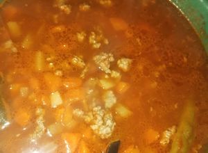 Una foto de Picadillo caldoso