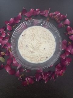 वर्मिसेली सेवइयां चिरौंजी खीर (vermicelli sevaiyan chironji kheer recipe in HIndi) रेसिपी मुख्य फोटो