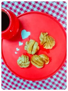 Cinnamon Rolls செய்முறை முக்கிய புகைப்படம்