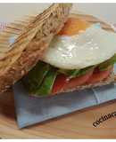 Sándwich de aguacate y huevo