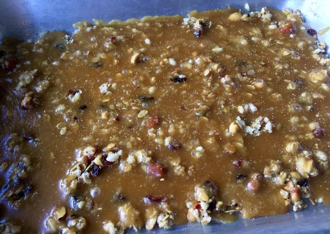 Steps to Make Ultimate Trail Mix Brittle