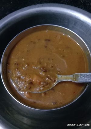 दाल मखनी(dal makhani recipe in hindi) रेसिपी मुख्य फोटो