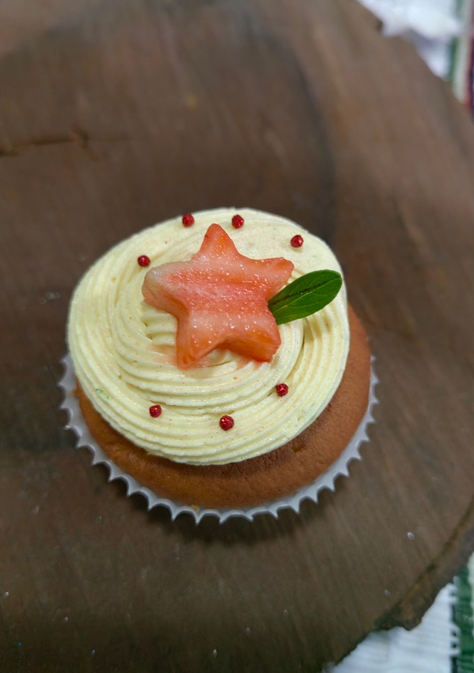 Una foto de Cupcakes de limón con buttercream de limón
