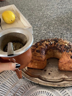 Una foto de Budín de banana y chips de choco