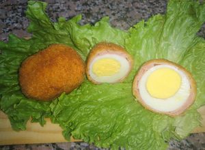 Una foto de Huevos duros con jamón rebozados