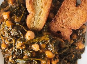 Foto principal de Espinacas con garbanzos estilo sevillano