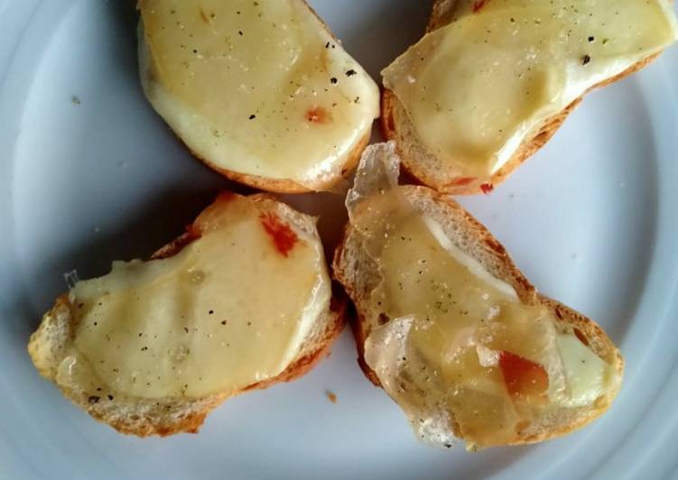 Crostini al lardo e pecorino