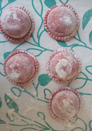 Una foto de Masa de sorrentinos de remolacha