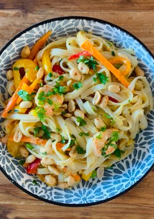 Une photo de Pad thaï crevettes