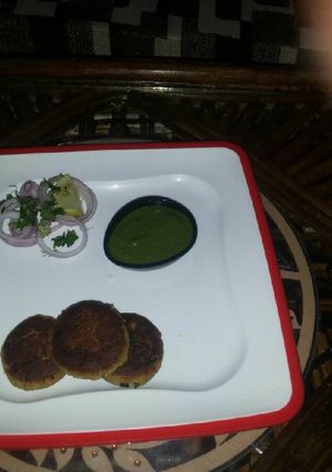 A picture of Potato tikki.