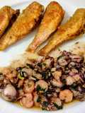 Salmonetes fritos con puntillitas y gambas al ajillo