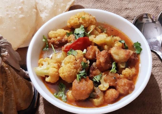 Phulkopi,aloo diye Chhanar Dalna