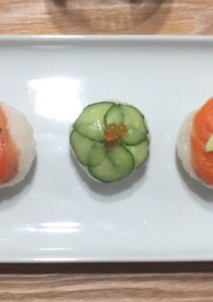 A picture of Temari zushi(salmon).