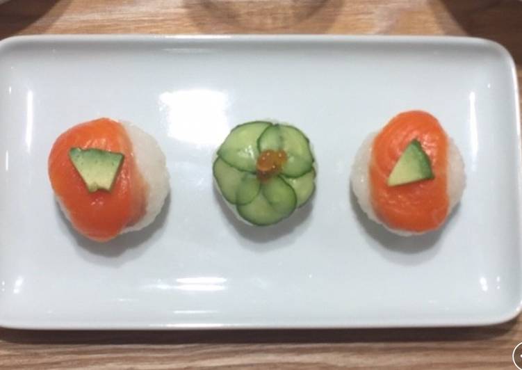 Easiest Way to Prepare Homemade Temari zushi(salmon)