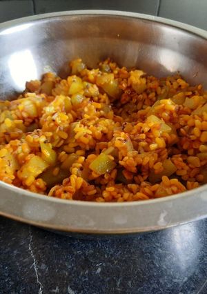 दुधीची मूग डाळ घालून केलेली भाजी (Dudhi Moong Dal Bhaji Recipe In Marathi) रेसिपी चे मुख्य फोटो 
