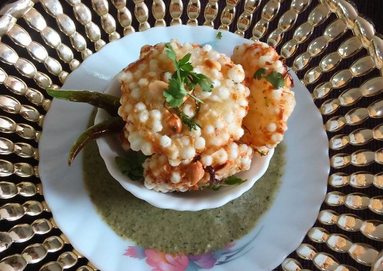 Sabudana wada with pudina chutney
