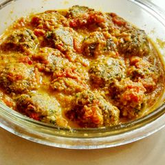 A picture of Palak Kofta Curry/Spinach Balls Curry.