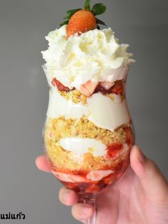 รูปของ สตรอเบอร์รี่ ครีมชีส พาร์เฟ่ (Strawberry Cream Cheese Parfait)