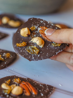 Una foto de Snack de chocolate y frutos secos