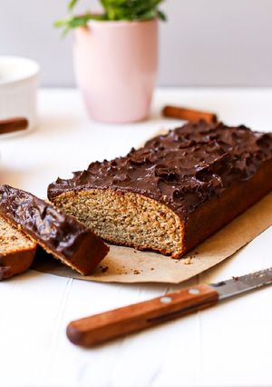 Foto de Bolo de banana com cobertura de chocolate