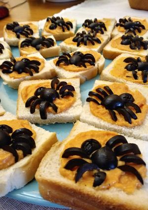 Foto di Tartine salmone e ragnetti