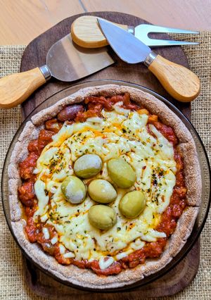 Una foto de Pizza casera sin gluten, sin leudado 🍕 apta keto según que toppings elijas 🍕