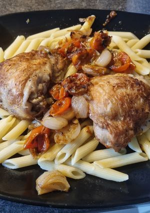 A picture of Chicken and chalots in Dijon and white wine vinegar.