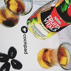 A picture of Apple mango juice.