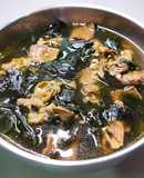 牛肉海帶芽湯 소고기 미역국