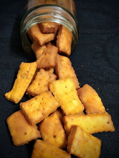 खस्ता सलोनी(Khasta saloni recipe in Hindi) रेसिपी मुख्य फोटो