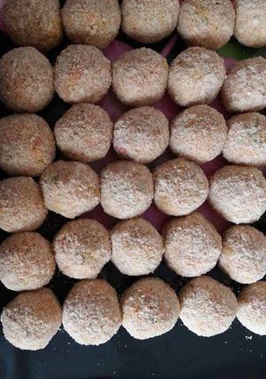 A picture of Chicken cheez balls.