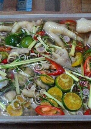 Hình của món Chân gà ngâm sả quất.