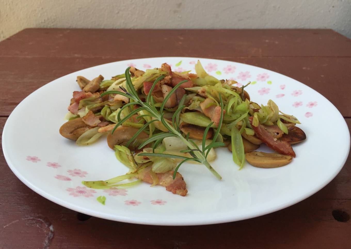 Bacon With Leeks, Mushroom And Rosemary