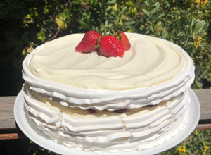 Una foto de Torta helada de frambuesa ❤️